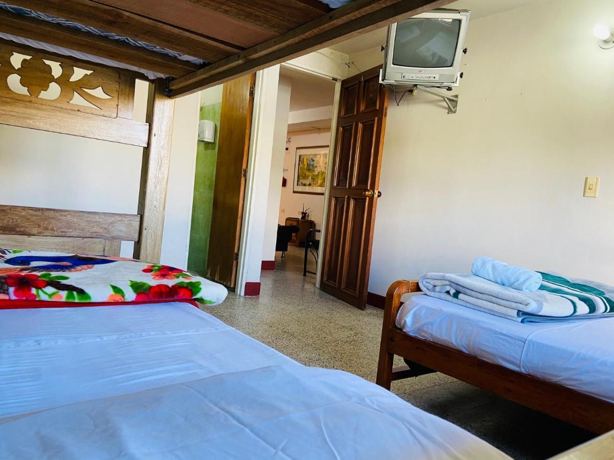 Hotel La Avenida Guatapé 外观 照片
